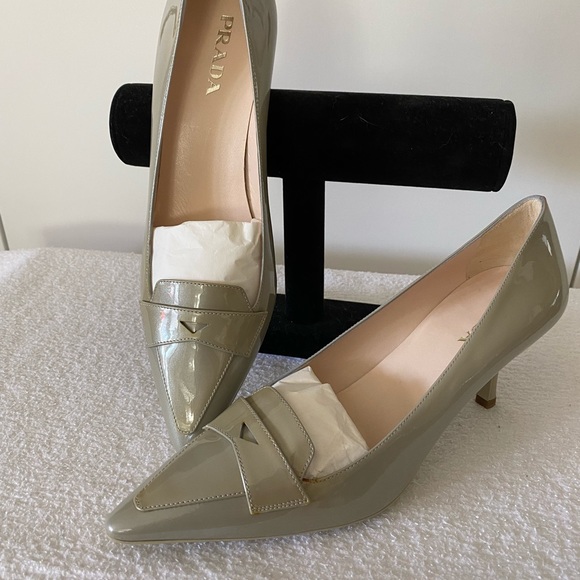 BNIB Prada pumps. Sz 38. Patent leather in a metallic champagne/taupe co… - Picture 9 of 9